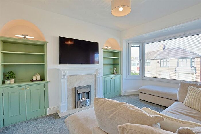 2 Bedroom Flat For Sale In Dene Crescent, Wallsend, Newcastle Upon Tyne, NE28