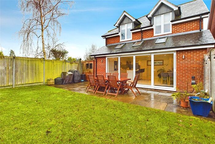 4 Bedroom Detached House For Sale In St. Ives Close, Theale, Reading, Berkshire, RG7