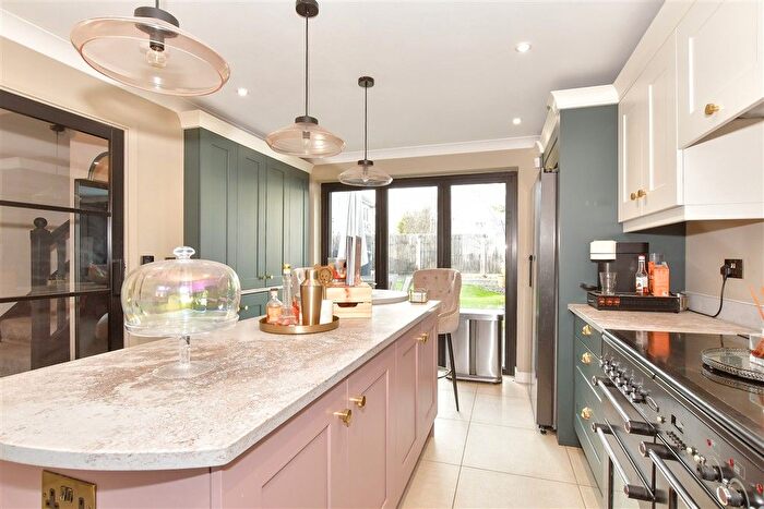 4 Bedroom Detached House For Sale In Booth Close, Snodland, Kent, ME6