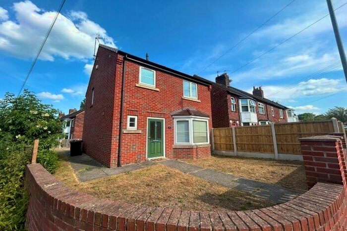 3 Bedroom Detached House To Rent In Pinewood Avenue, Wakefield, WF2