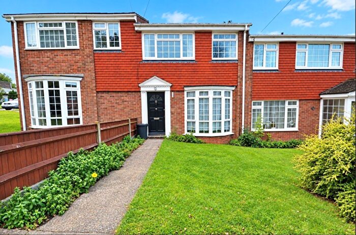 3 Bedroom Terraced House To Rent In Rainham, Gillingham, ME8