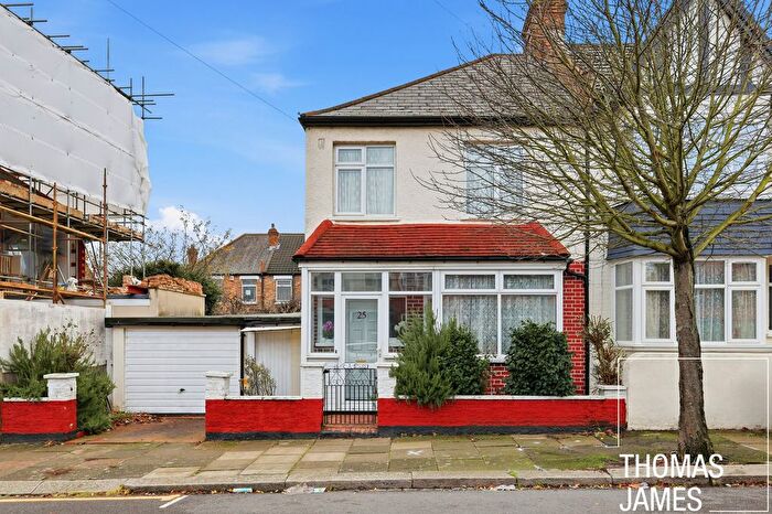 3 Bedroom End Terrace House For Sale In Forfar Road, London, N22