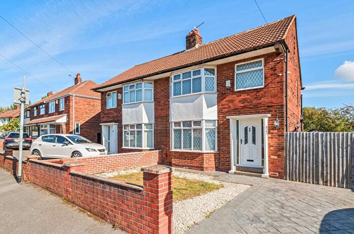 3 Bedroom Semi-detached House For Sale In Peckover Drive, Pudsey, West Yorkshire, LS28