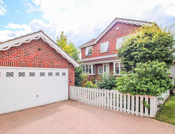 4 Bedroom Detached House For Sale In Thornbury Park, Wakefield, WF2