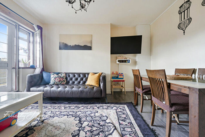 2 Bedroom Flat For Sale In West India Dock Road, London, E14