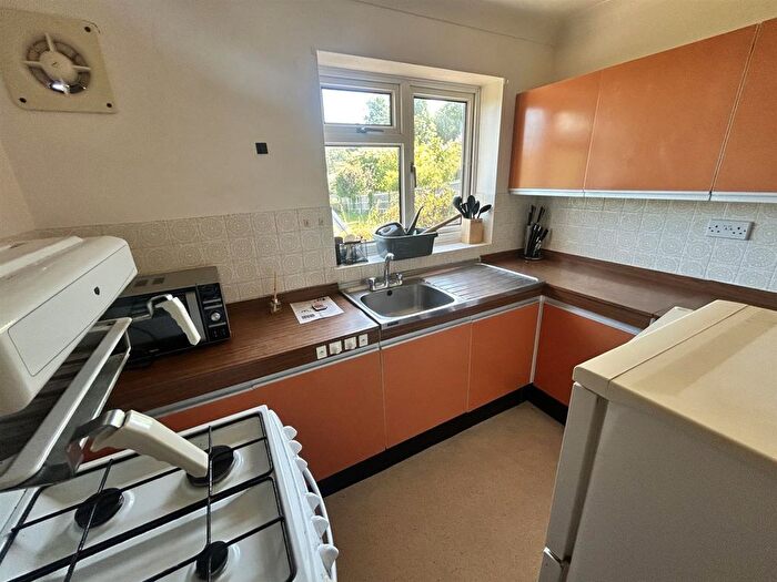 1 Bedroom Flat To Rent In Pashley Road, Eastbourne, BN20