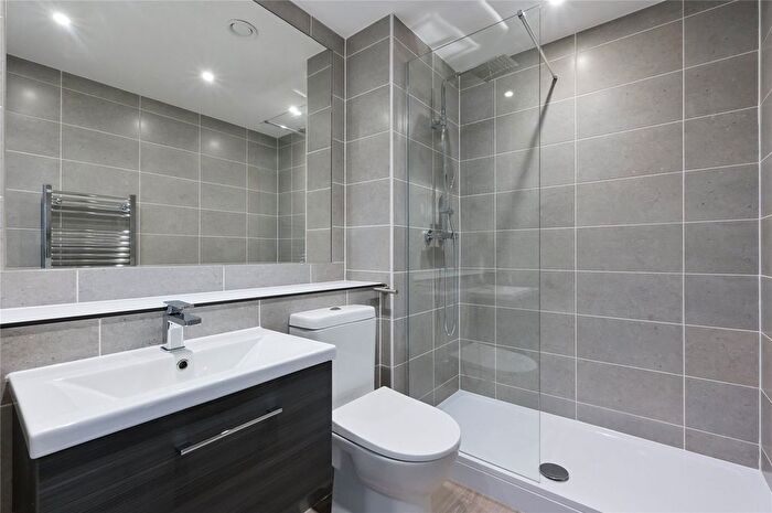 3 Bedroom Flat To Rent In Spinners Yard, Skinner Ln, LS7