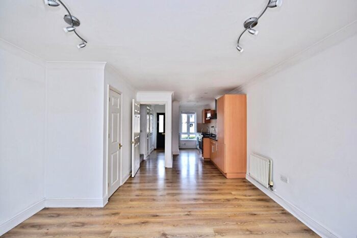 4 Bedroom Town House For Sale In Bridgeside Mews, Maidstone, Kent, ME15