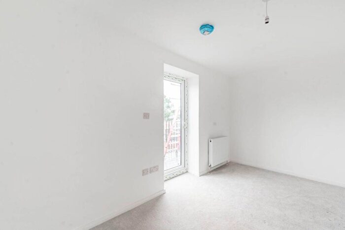 2 Bedroom Flat To Rent In Bridge Street, Pinner, HA5