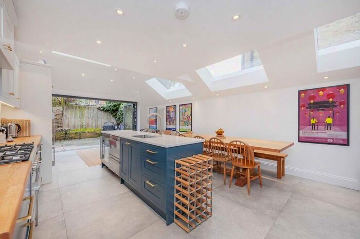 4 Bedroom Property To Rent In Effra Parade, London SW2