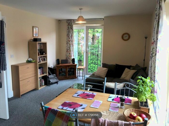 3 Bedroom Flat To Rent In Ladybarn Crescent, Manchester, M14