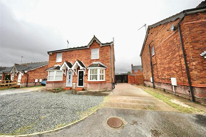 3 Bedroom Semi Detached House For Sale In Sittingbourne Close, Hull, HU8