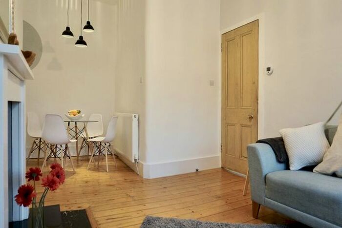 1 Bedroom Flat To Rent In Downfield Place, Edinburgh EH11