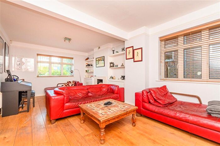 4 Bedroom Detached House For Sale In Eynsford Rise, Eynsford, Dartford, Kent, DA4