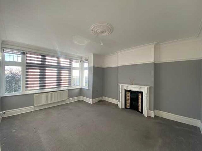 2 Bedroom Apartment To Rent In Marine Estate - Leigh On Sea, SS9