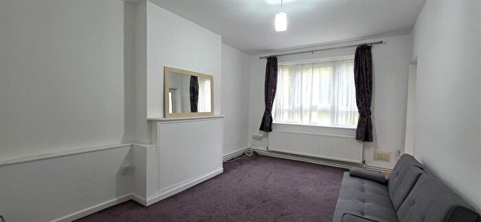 3 Bedroom Apartment To Rent In Bedroom - St Johns Wood, NW8