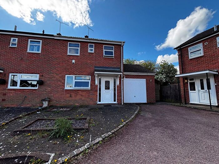 3 Bedroom Semi-Detached House For Sale In Pennine Way, Swadlincote, DE11
