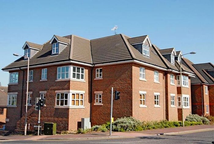 2 Bedroom Flat To Rent In Lower Guildford Road, Knaphill, Woking, GU21