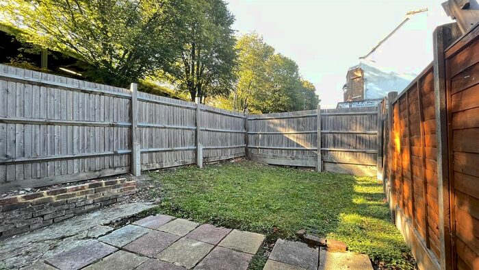 Studio To Rent In Morland Road, Sutton, SM1