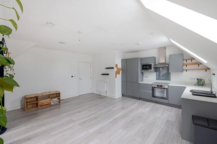 2 Bedroom Flat To Rent In South Drive, Elston Court, CR5