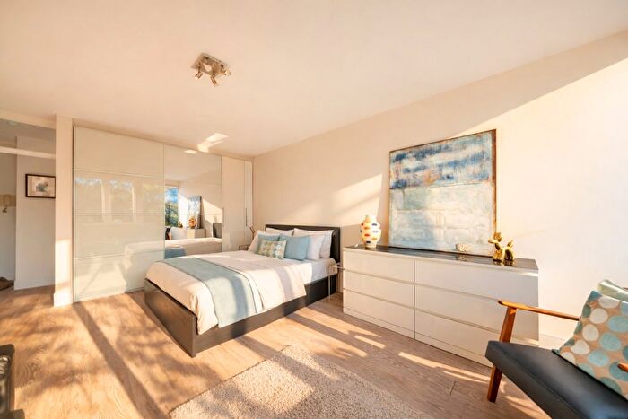 Studio To Rent In Kensington Park Road, Notting Hill, London, W11