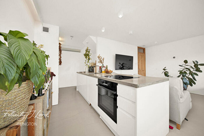 3 Bedroom Apartment For Sale In De Beauvoir Road, London, N1