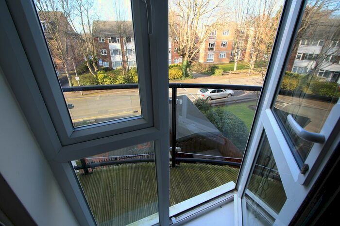 3 Bedroom Flat To Rent In Eaton Road, Sutton, SM2