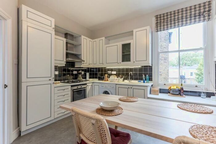 3 Bedroom Flat To Rent In Elgin Avenue, London, W9