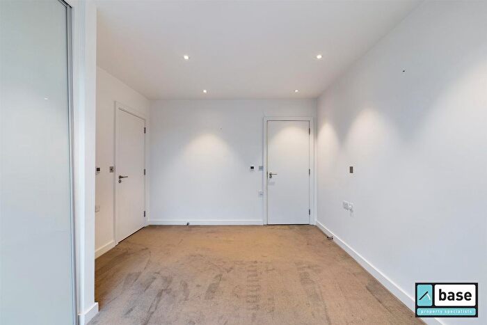2 Bedroom Flat To Rent In Alderside Apartments, Salusbury Road, London, NW6