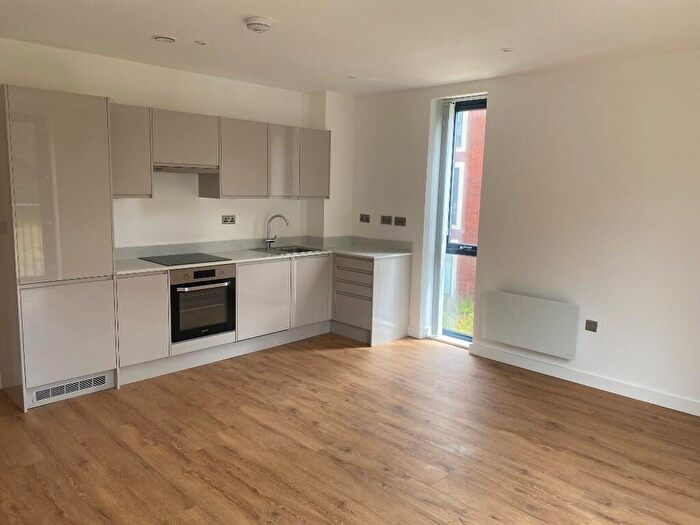 2 Bedroom Flat To Rent In Thackeray Lane, Godalming, Surrey, GU7
