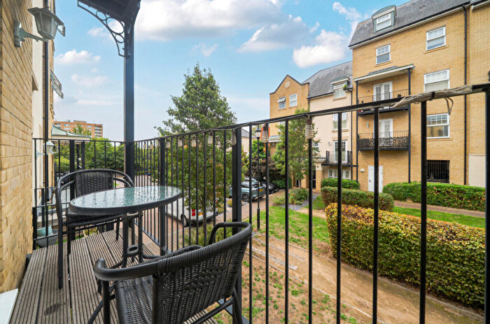 1 Bedroom Apartment For Sale In Renwick Drive, Bromley, Kent, BR2