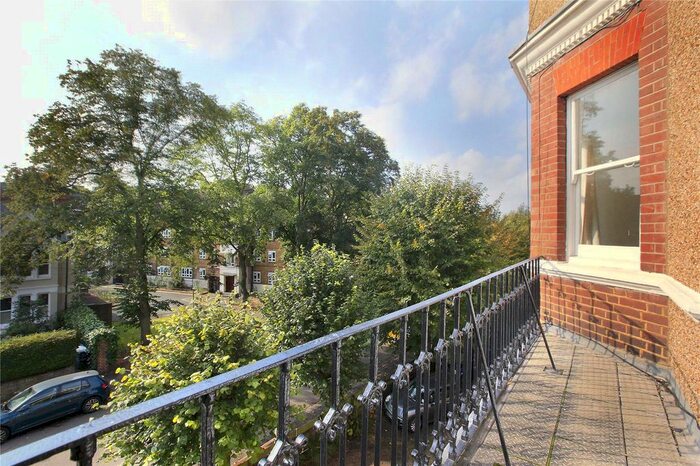 3 Bedroom Flat To Rent In Cavendish Gardens, Trouville Road, Clapham, London, SW4