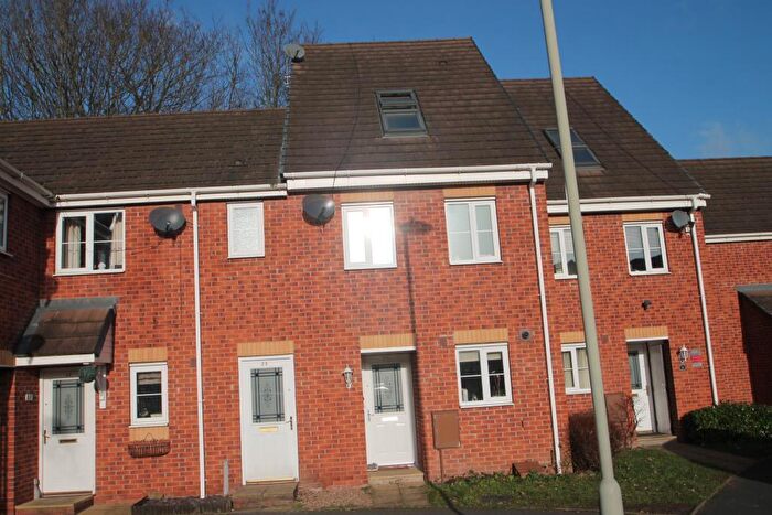 3 Bedroom Town House To Rent In The Infield, Halesowen, West Midlands, B63