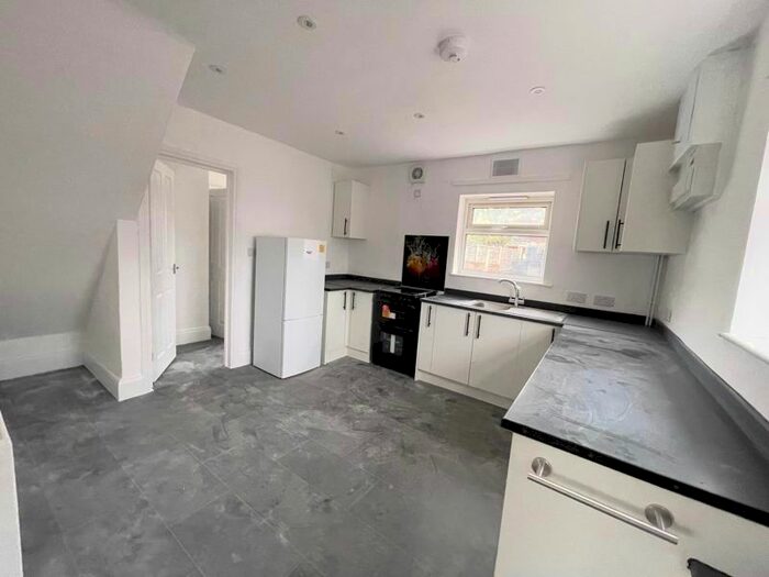 3 Bedroom Semi-Detached House To Rent In Dawlish Drive, Bentilee, Stoke-On-Trent ST2