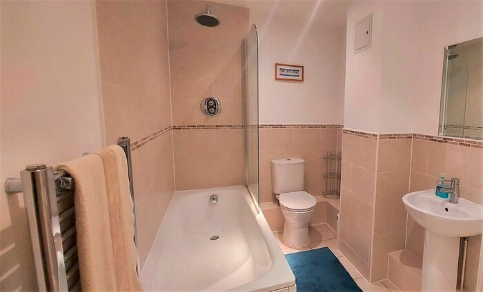 1 Bedroom Flat For Sale In South Quay, Kings Road, Marina, Swansea, SA1