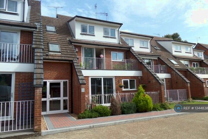 1 Bedroom Flat To Rent In Brasted Close, Orpington, BR6