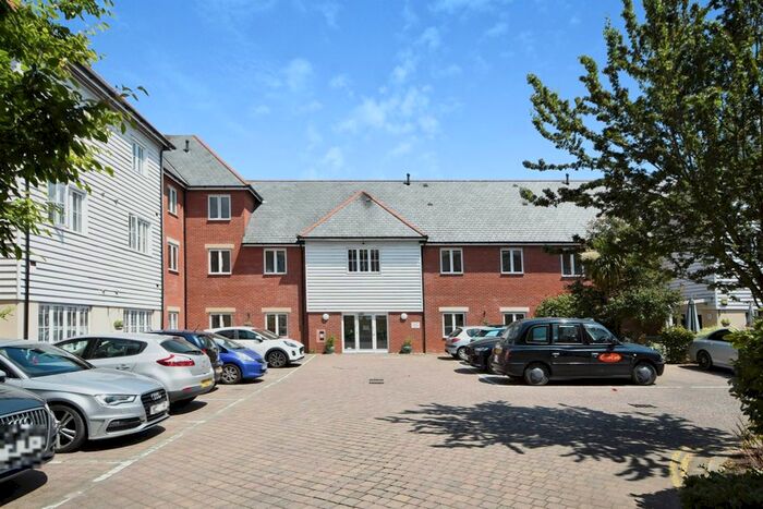 2 Bedroom Flat To Rent In Ongar Road, Brentwood, CM15