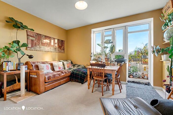 2 Bedroom Flat For Sale In Manor Road, Rosedale House Manor Road, N16