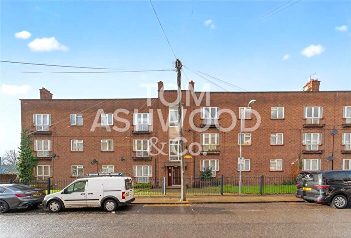 1 Bedroom Apartment For Sale In St Anns, Barking, IG11