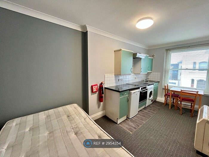 Studio To Rent In Hatherley Grove, London, W2