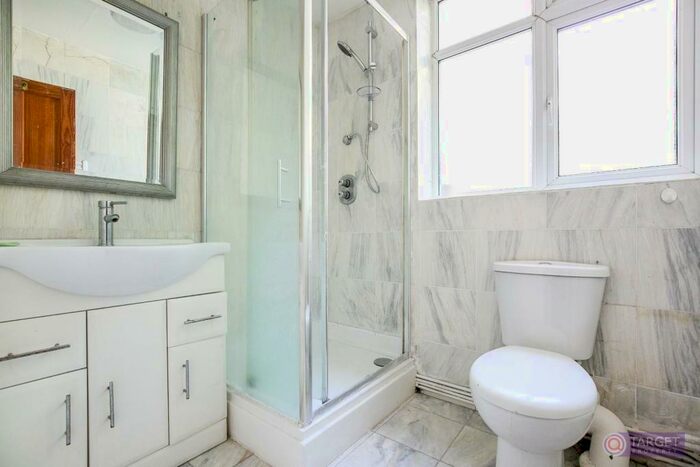 2 Bedroom Maisonette To Rent In Jubilee Crescent, Edmonton, N9