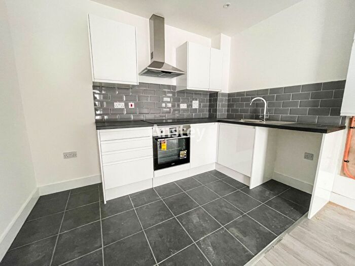 2 Bedroom Flat To Rent In Portswood Road, Southampton, Hampshire, SO17