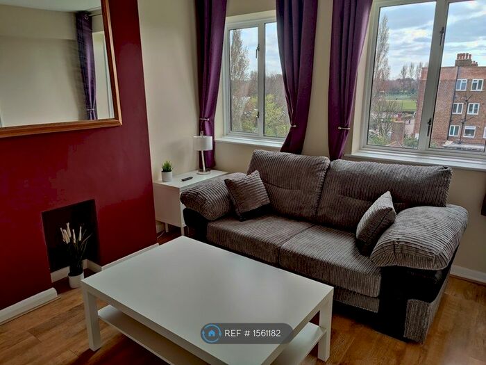 1 Bedroom Flat To Rent In Coleman Court, London, SW18