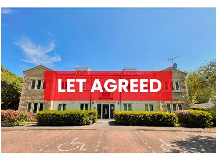2 Bedroom Flat To Rent In King Lane, Leeds, LS17