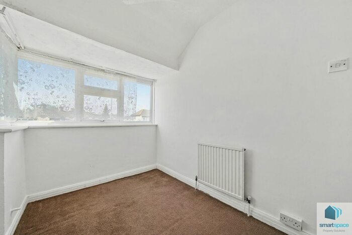 3 Bedroom Terraced House To Rent In Second Avenue, Essex, RM10