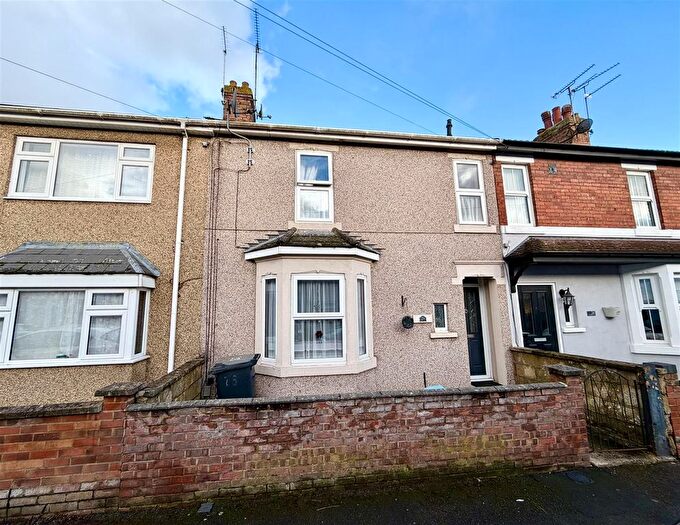 3 Bedroom Terraced House For Sale In Montagu Street, Rodbourne, Swindon, SN2