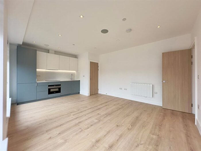 1 Bedroom Flat To Rent In Pyrcroft Road, Chertsey, KT16