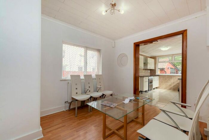 4 Bedroom Bungalow To Rent In Rural Way, Tooting, London, SW16