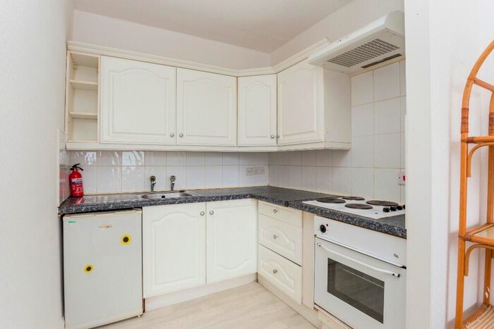 1 Bedroom Flat To Rent In Rossie Place, Abbeyhill, Edinburgh, EH7