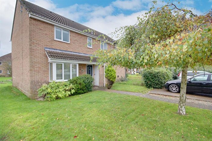 2 Bedroom Detached House To Rent In Gainsborough Drive, St. Ives, Huntingdon, PE27